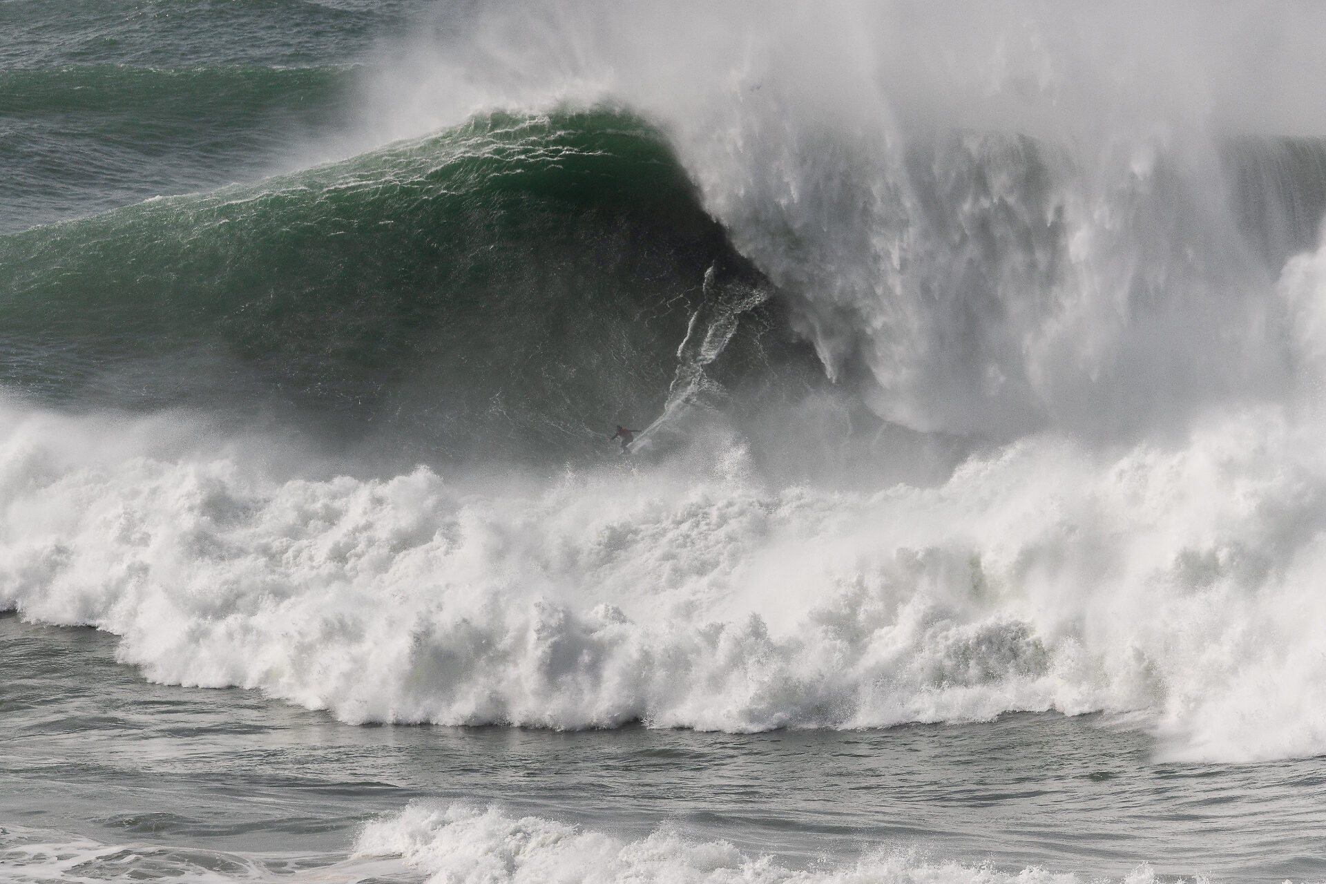 Nazaré, the green wall